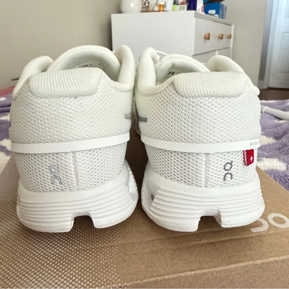 On Running White Cloud 5 Running Sneakers - Picture 4 of 8